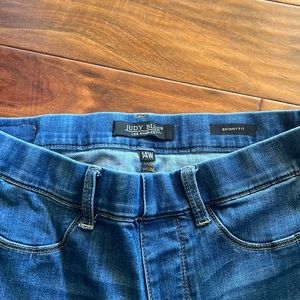 Judy Blue size 14w pull on style jeans